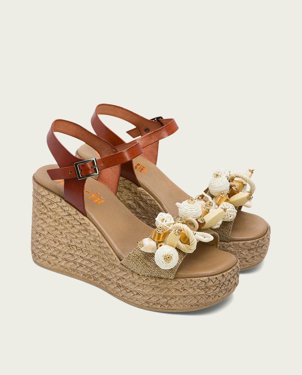 Porronet SANDALIA PIEL CUÑA CON ADORNOS CUERO KAIRI