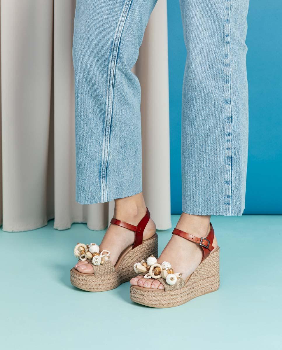 porronet SANDALIA PIEL CUÑA CON ADORNOS CUERO KAIRI