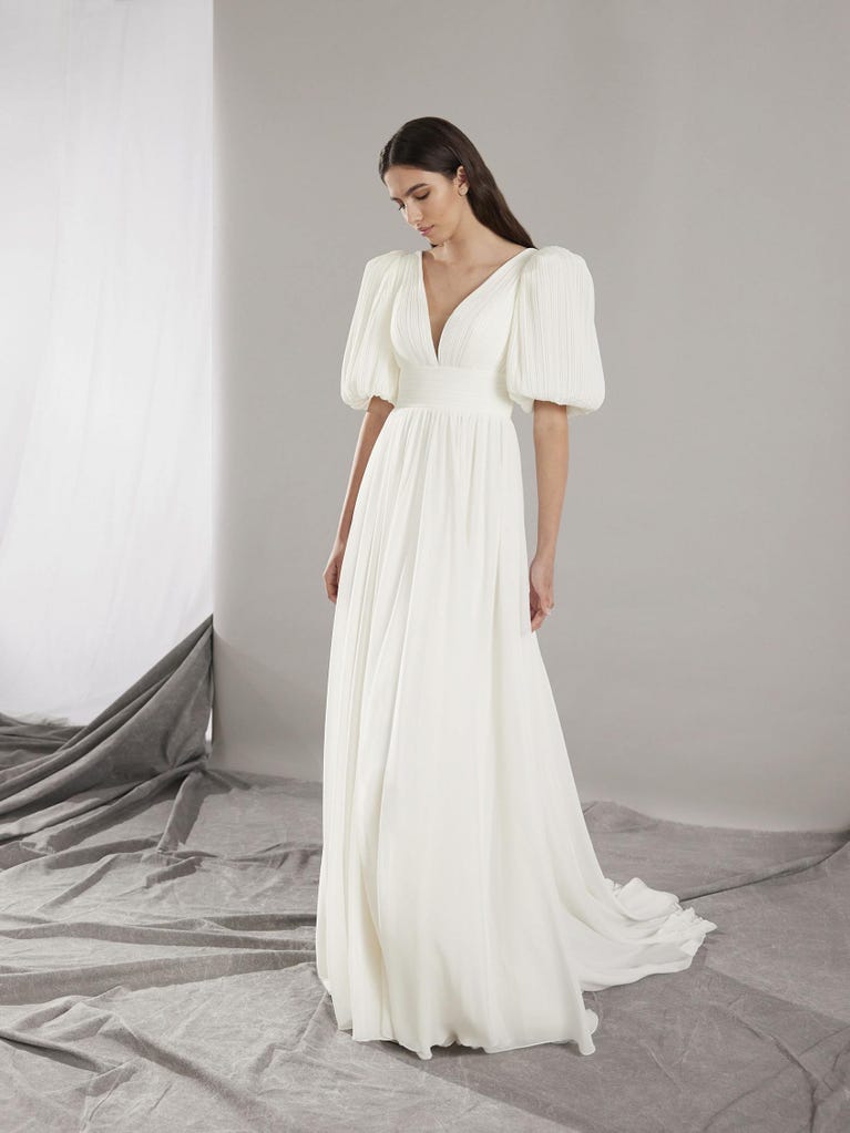 pronovias ABLE | Vestido de novia corte en a con escote de pico | Pronovias