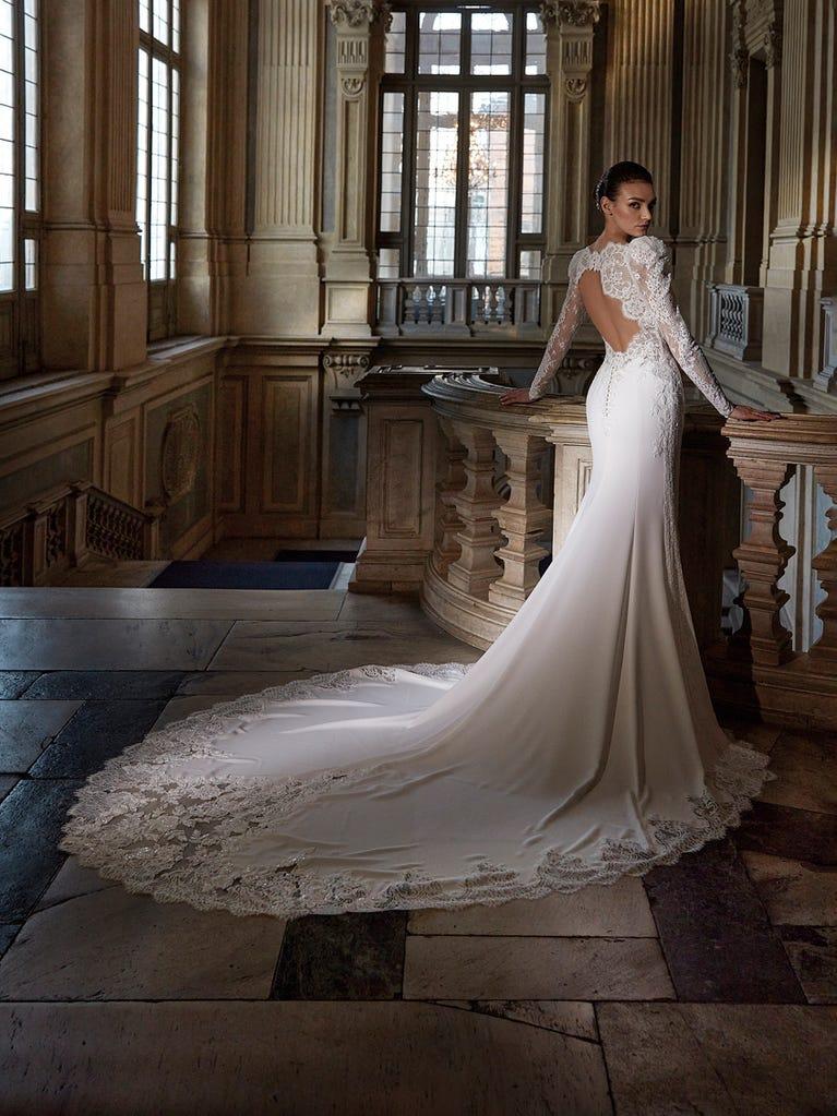 Pronovias ABSIDIAN | Vestido De Novia Sirena Con Escote De Pico