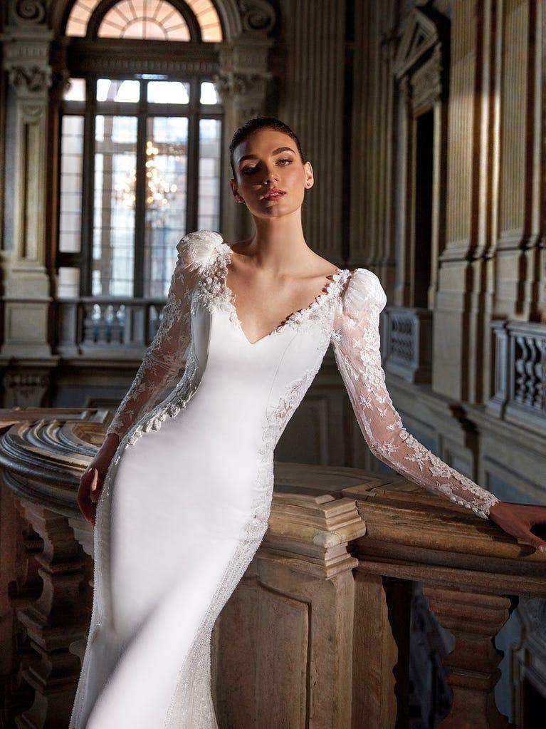 Pronovias ABSIDIAN | Vestido De Novia Sirena Con Escote De Pico