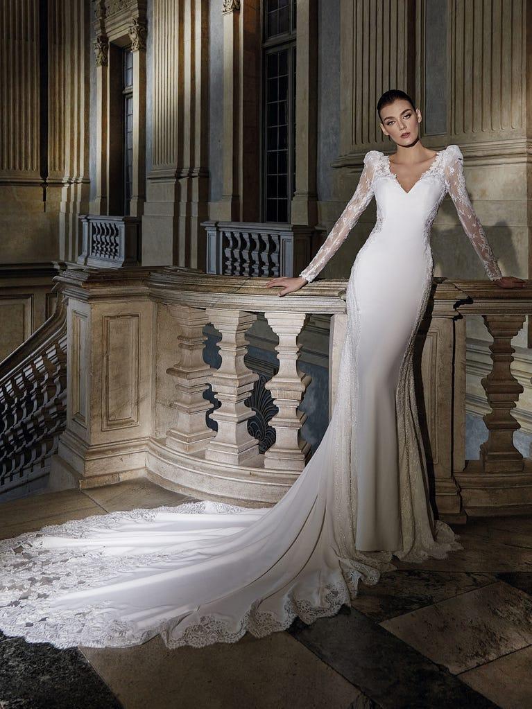 pronovias ABSIDIAN | Vestido de novia sirena con escote de pico
