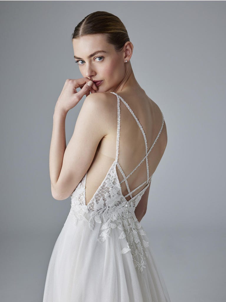 Pronovias AILIDH | Vestido De Novia Corte En A Con Escote De Pico | Pronovias