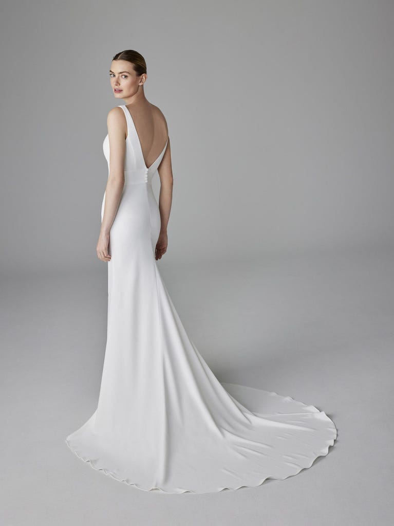 Pronovias ALDONA | Vestido De Novia Sirena Con Escote De Pico | Pronovias