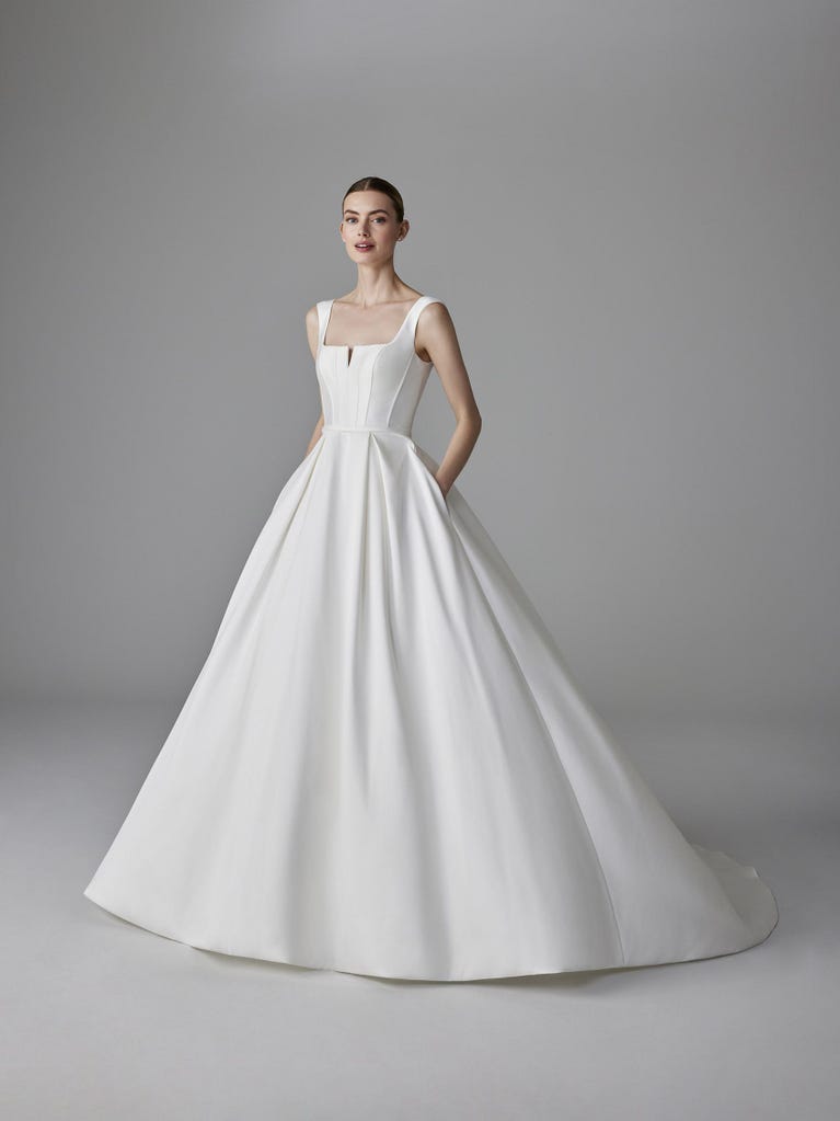 pronovias ALPHOSINE | Vestido de novia princesa con escote cuadrado | Pronovias