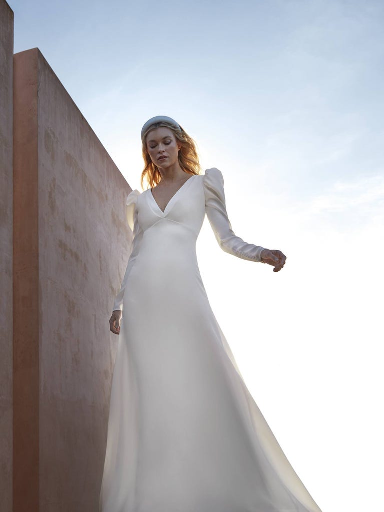 Pronovias AMIS | Vestido De Novia Corte En A Con Escote De Pico | Pronovias