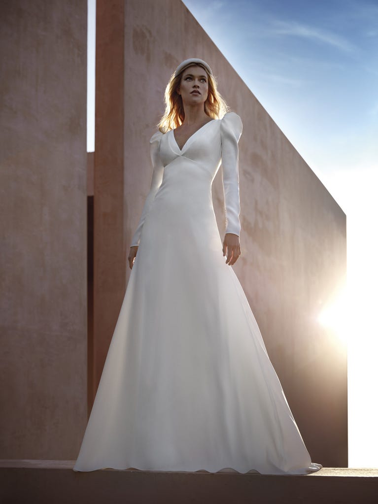 Pronovias AMIS | Vestido De Novia Corte En A Con Escote De Pico | Pronovias