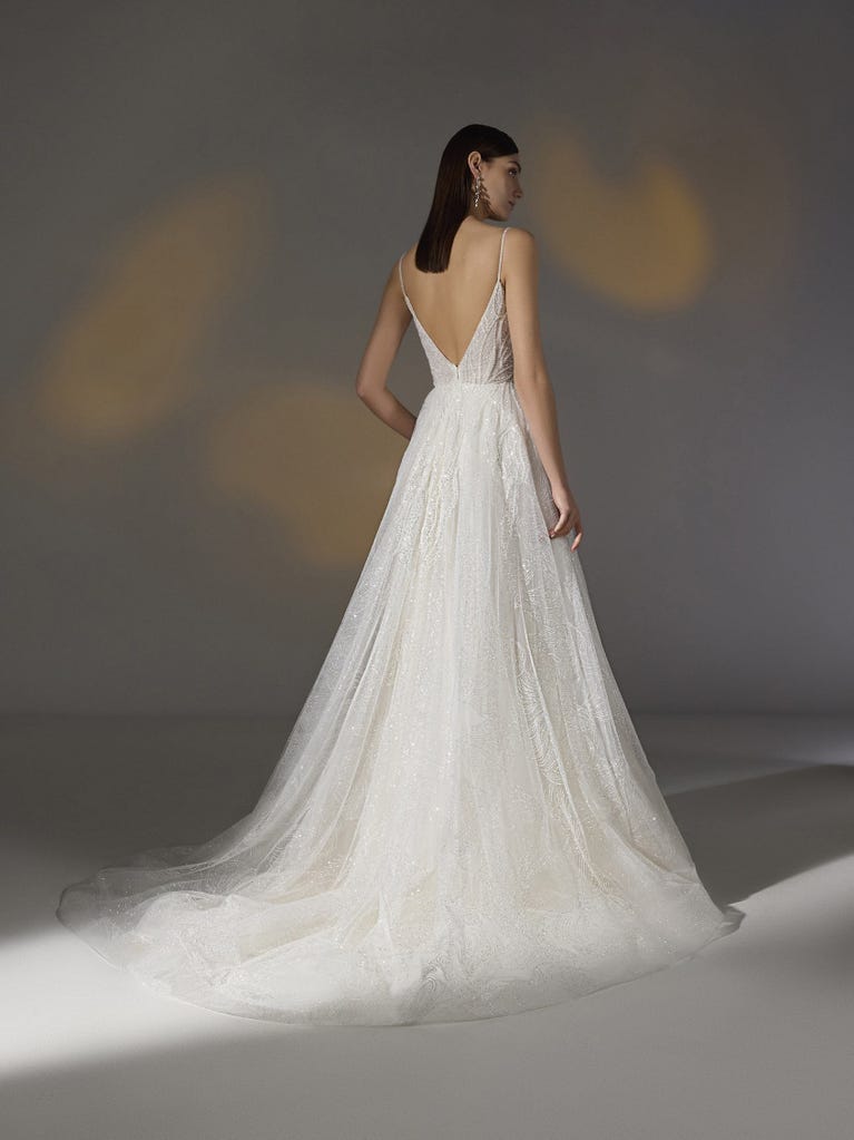 Pronovias ASTRIA | Vestido De Novia Corte En A Con Escote De Pico