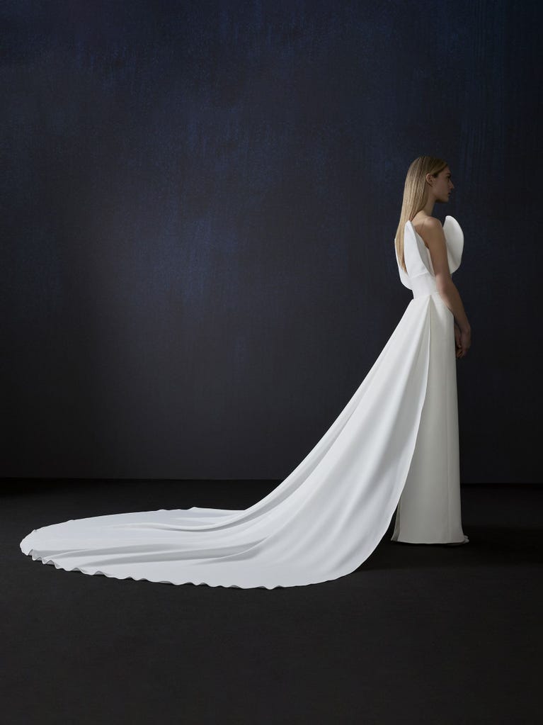 Pronovias BALSA | Vestido De Novia Recto Con Escote De Pico | Atelier Pronovias