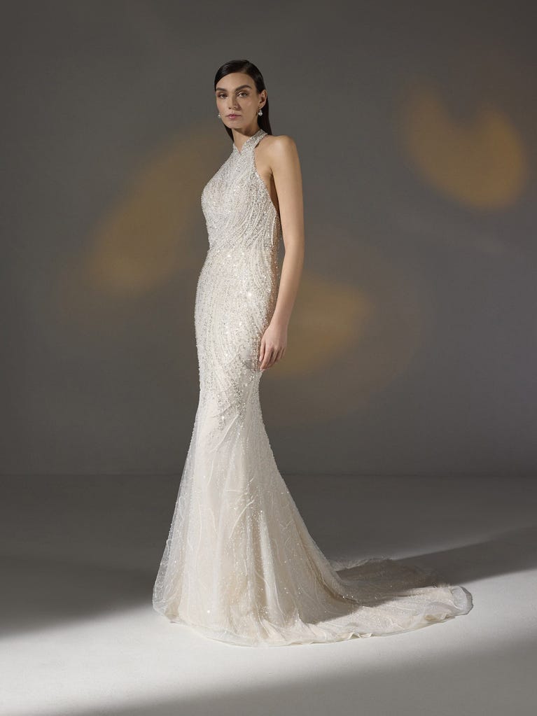 pronovias BELOVED | Vestido de novia sirena con cuello halter