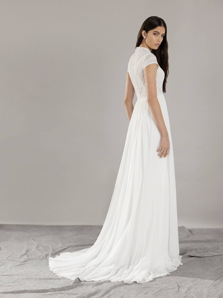 Pronovias BLAISE | Vestido De Novia Corte en a Con Escote Cisne | Pronovias