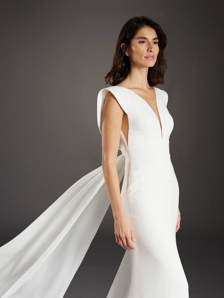 Pronovias CONDAL | Vestido De Novia Sirena Con Escote De Pico | Pronovias