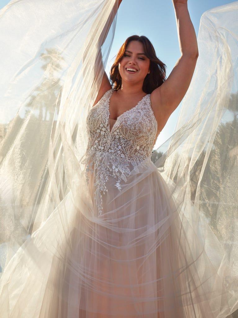 Pronovias CRIMSON | Vestido De Novia Corte En A Con Escote De Pico | Pronovias