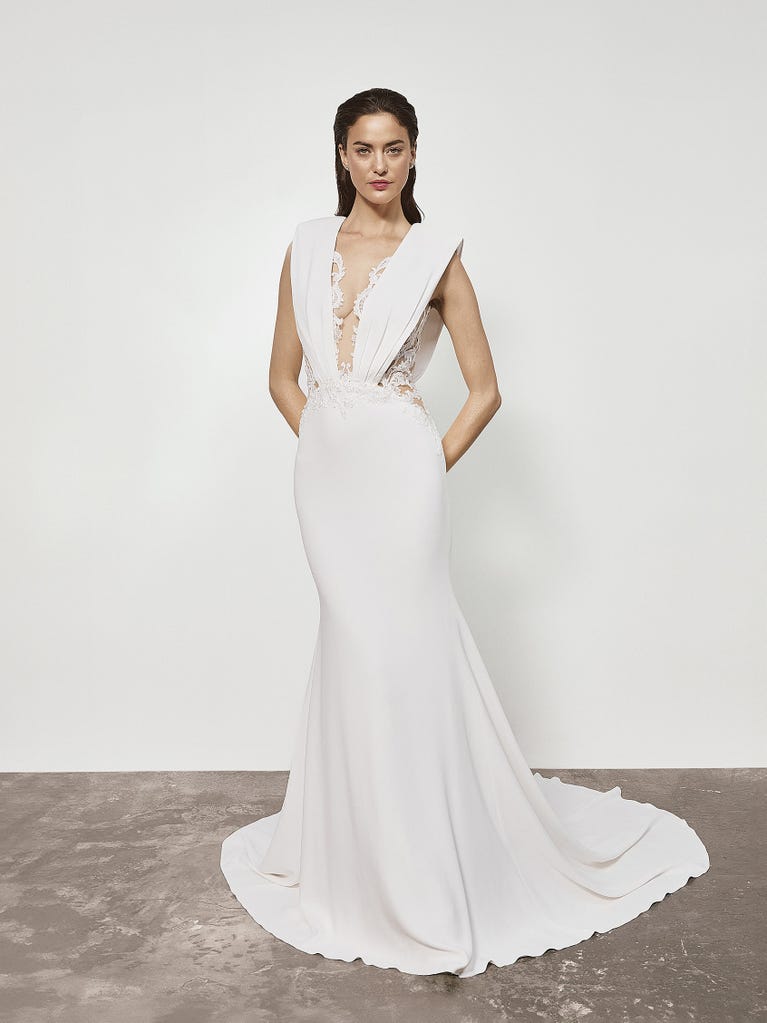 pronovias DAME | Vestido de novia sirena con escote de pico | Atelier Pronovias