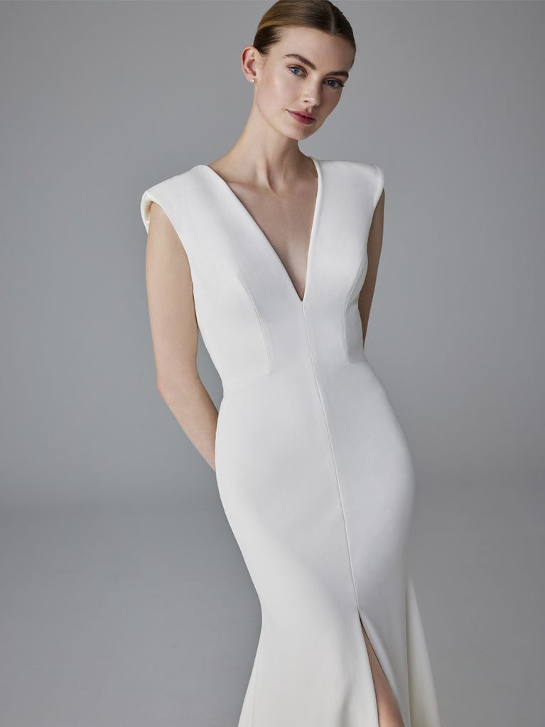 Pronovias DELICATESSE | Vestido De Novia Sirena Con Escote De Pico | Pronovias