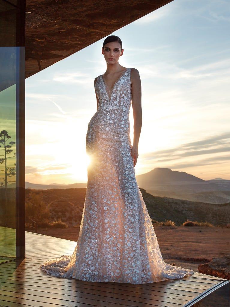 Pronovias DIAMOND | Vestido De Novia Sirena Con Escote De Pico | Pronovias