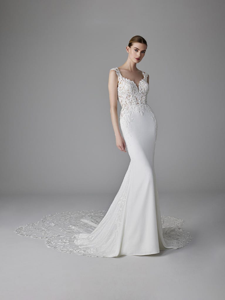 pronovias DION | Vestido de novia sirena con escote corazón | Pronovias