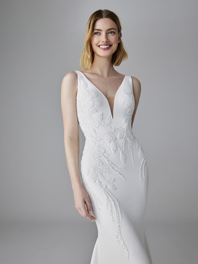 Pronovias DULCIE | Vestido De Novia Sirena Con Escote De Pico | Pronovias