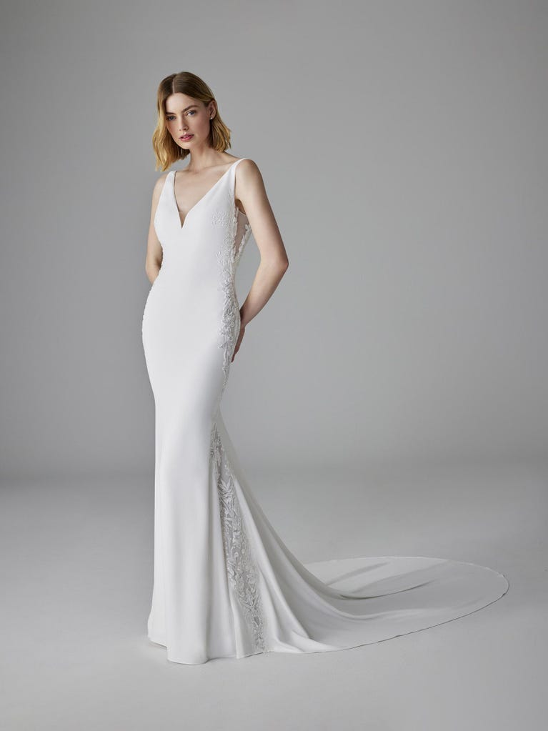 pronovias ELEA | Vestido de novia sirena con escote de pico | Pronovias