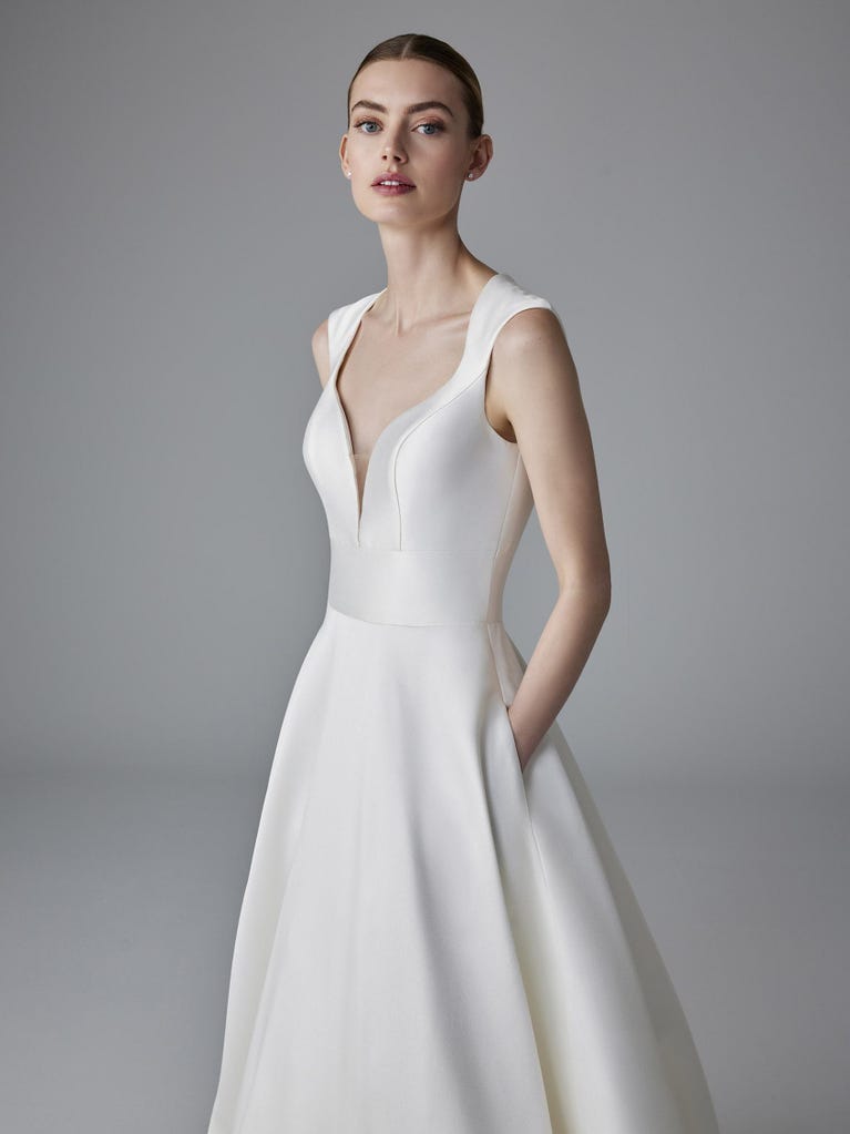 Pronovias ETINCELLE | Vestido De Novia Princesa Con Escote De Pico | Pronovias