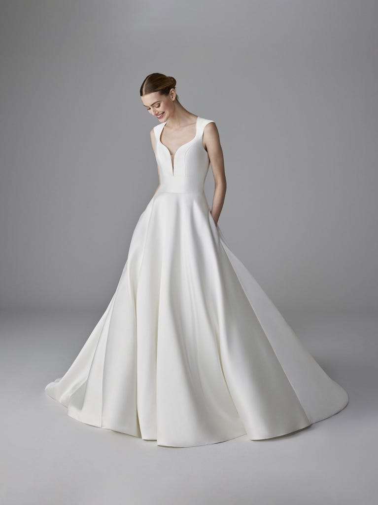 pronovias ETINCELLE | Vestido de novia princesa con escote de pico | Pronovias