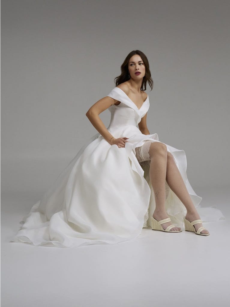 Pronovias FARRAH | Vestido De Novia Ballgown Con Escote Envolvente | Pronovias