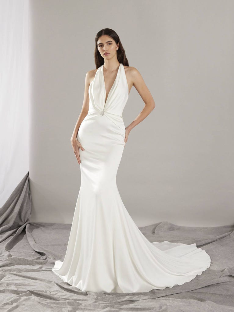 pronovias GABRIELL | Vestido de novia sirena con cuello halter | Pronovias
