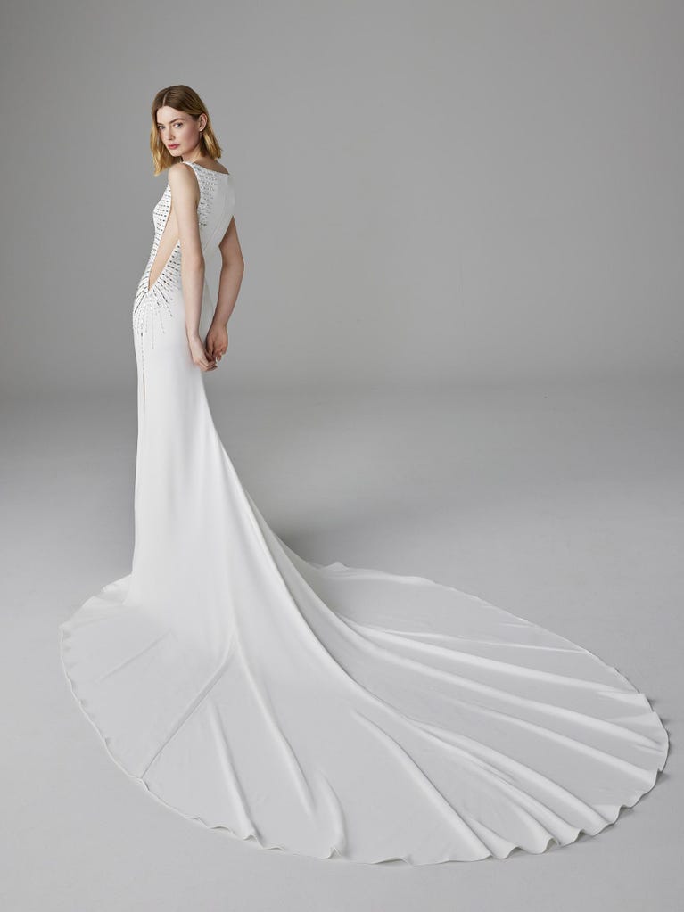 Pronovias GYLDA | Vestido De Novia Sirena Con Escote Barco | Pronovias