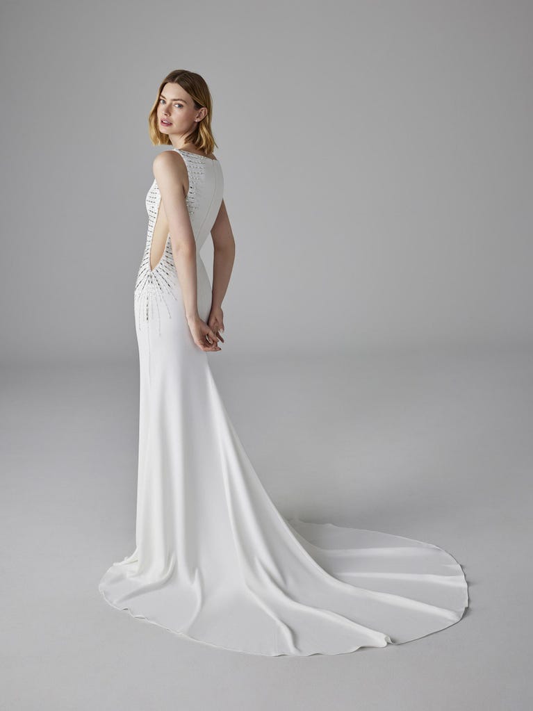 Pronovias GYLDA | Vestido De Novia Sirena Con Escote Barco | Pronovias