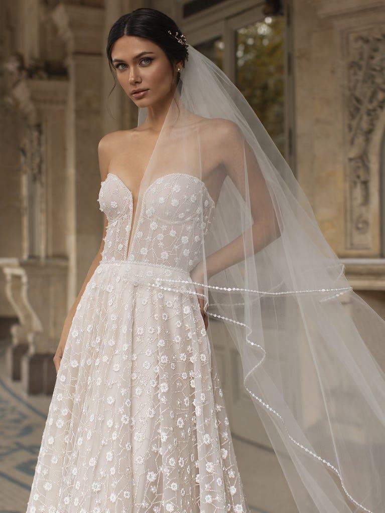 pronovias HOPKINS | Vestido de novia evasée con escote corazón | Pronovias
