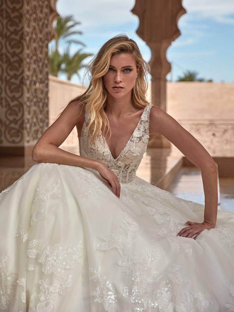 Pronovias HURON | Vestido De Novia Corte En A Con Escote De Pico | Pronovias