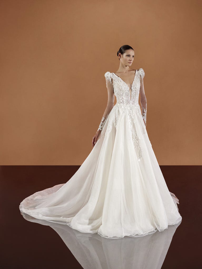 pronovias ISHANI | Vestido de novia corte en a con escote de pico | Pronovias