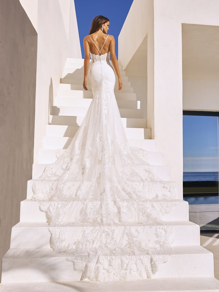Pronovias IZARA | Vestido De Novia Sirena Con Escote Corazón | Pronovias