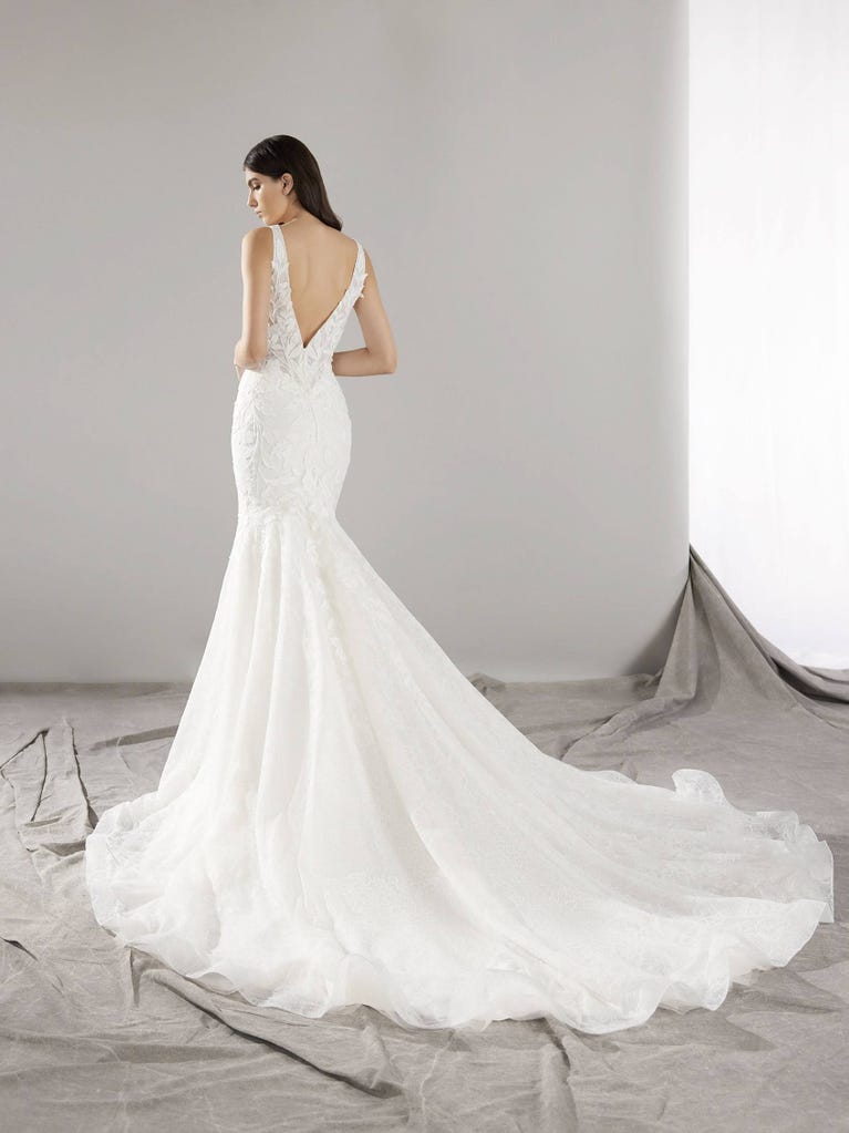Pronovias JESY | Vestido De Novia Sirena Con Escote De Pico | Pronovias