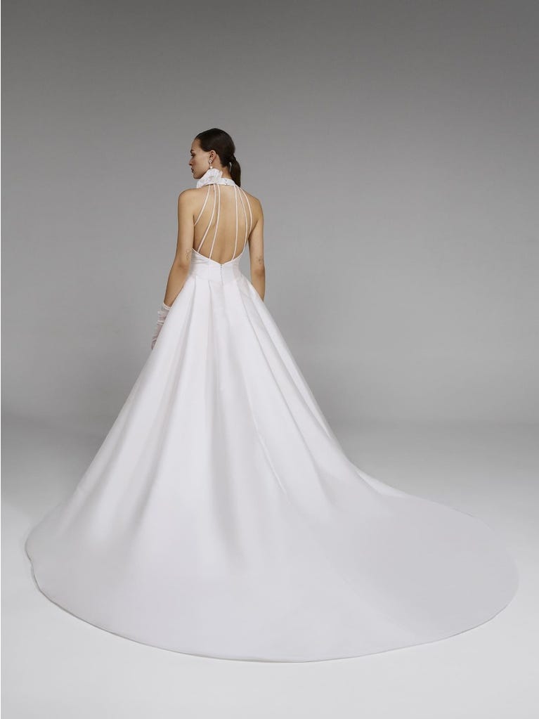 Pronovias JULY | Vestido De Novia Corte En A Con Cuello Halter | Pronovias