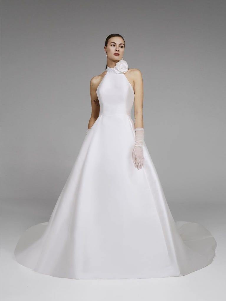 pronovias JULY | Vestido de novia corte en a con cuello halter | Pronovias