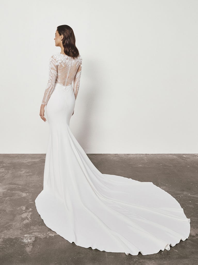 Pronovias JUSTINE | Vestido De Novia Sirena Con Escote Barco | Atelier Pronovias