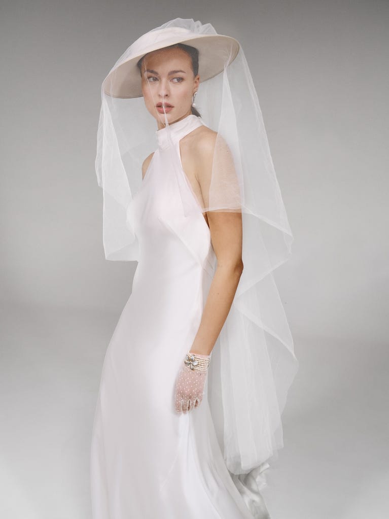 Pronovias LAMIUM | Vestido De Novia Sirena Con Cuello Halter | Pronovias