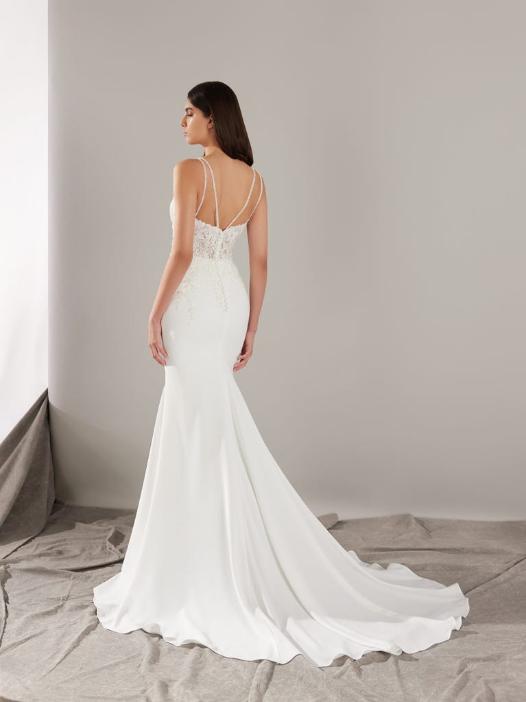 Pronovias LEIA | Vestido De Novia Sirena Con Escote De Pico | Pronovias