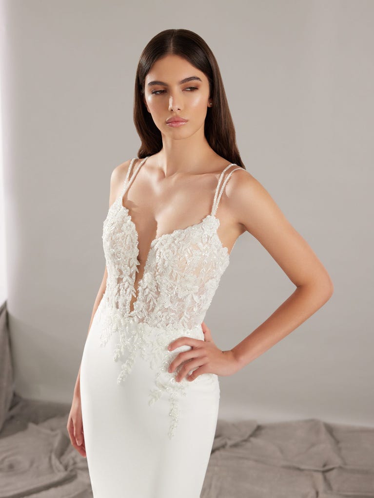 Pronovias LEIA | Vestido De Novia Sirena Con Escote De Pico | Pronovias