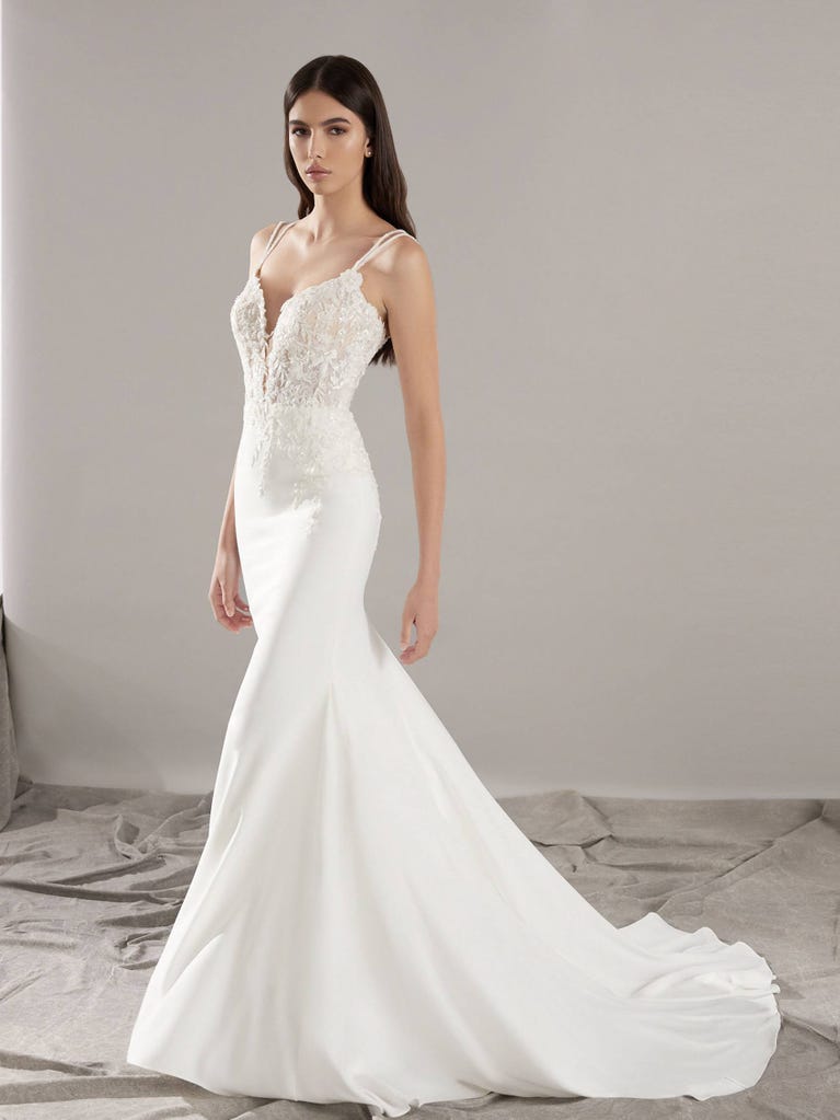 Pronovias LEIA | Vestido De Novia Sirena Con Escote De Pico | Pronovias