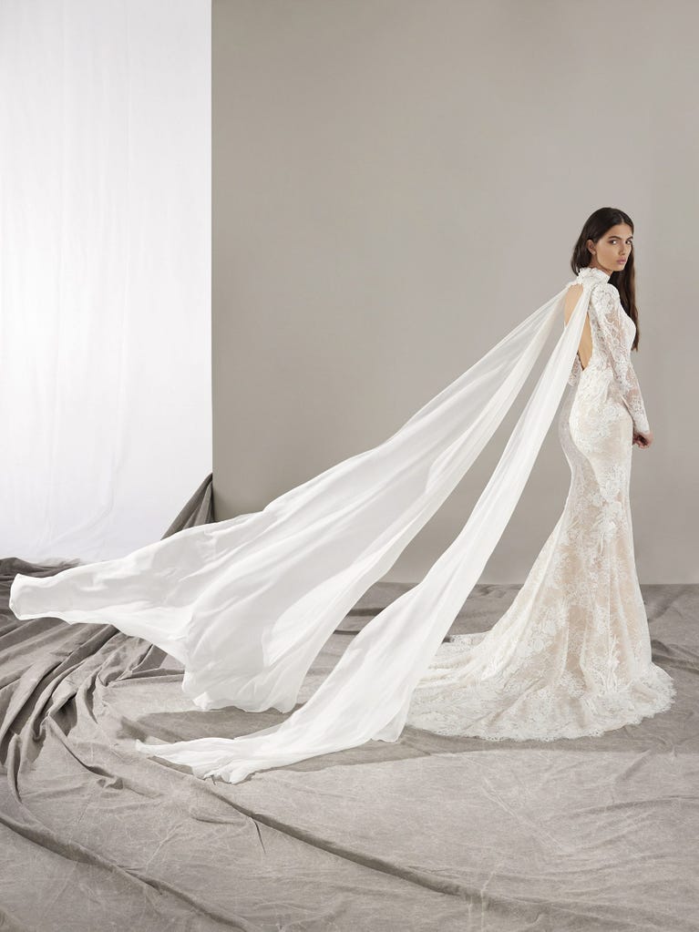 Pronovias LEITH | Vestido De Novia Sirena Con Escote Cisne | Pronovias