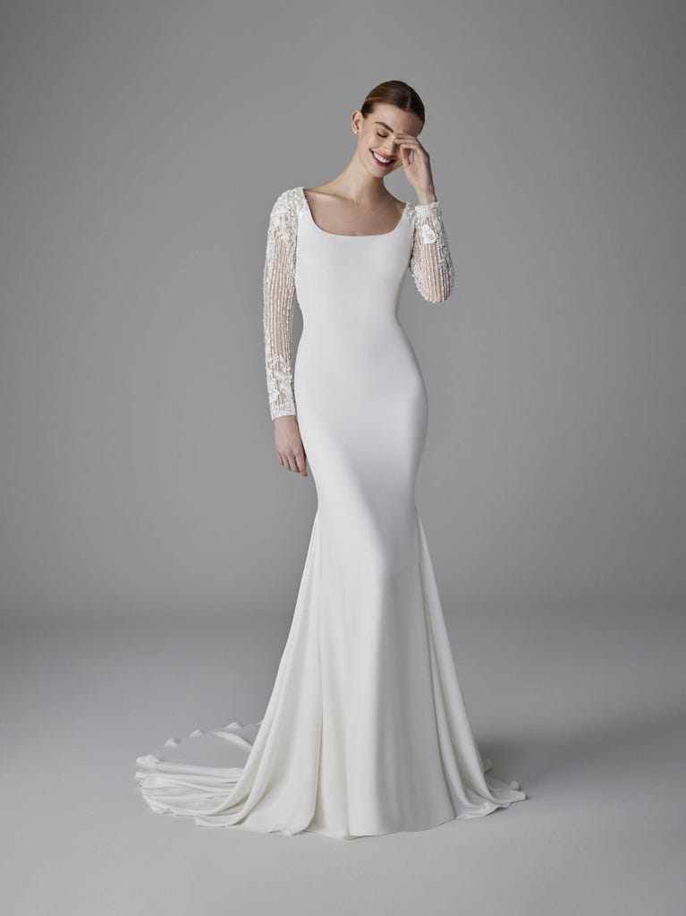 pronovias LISETTE | Vestido de novia sirena con escote cuadrado | Pronovias
