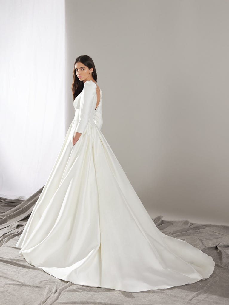 Pronovias LIVIA | Vestido De Novia Princesa Con Escote De Pico | Pronovias