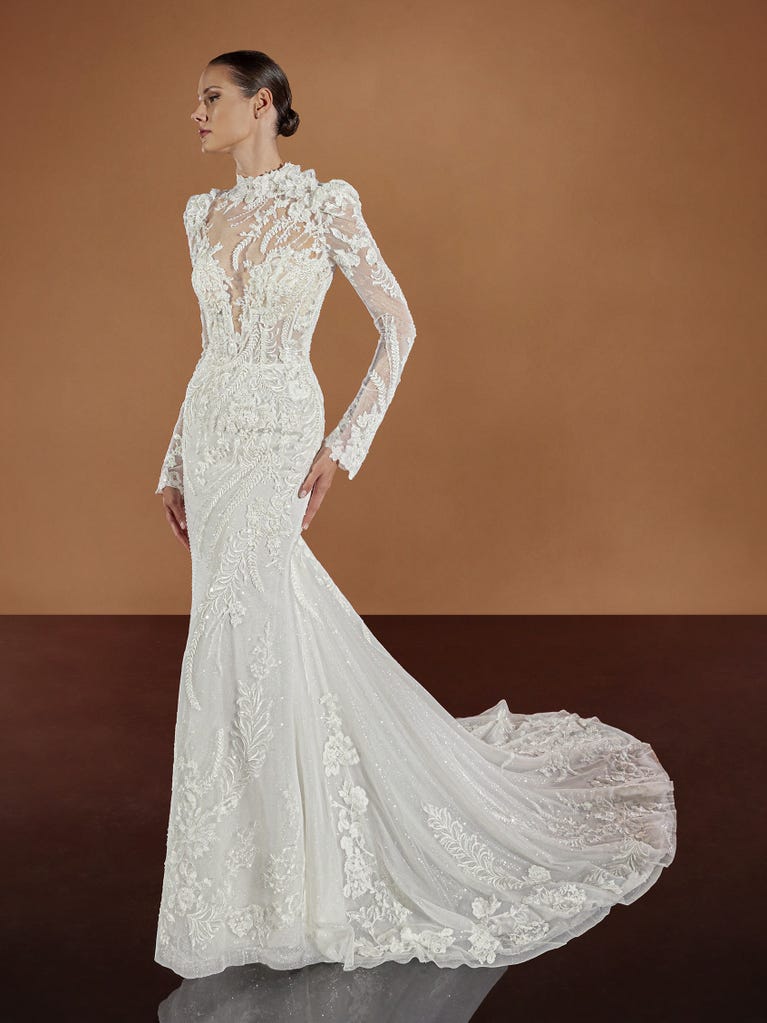 pronovias LIYA | Vestido de novia sirena con escote cisne | Pronovias