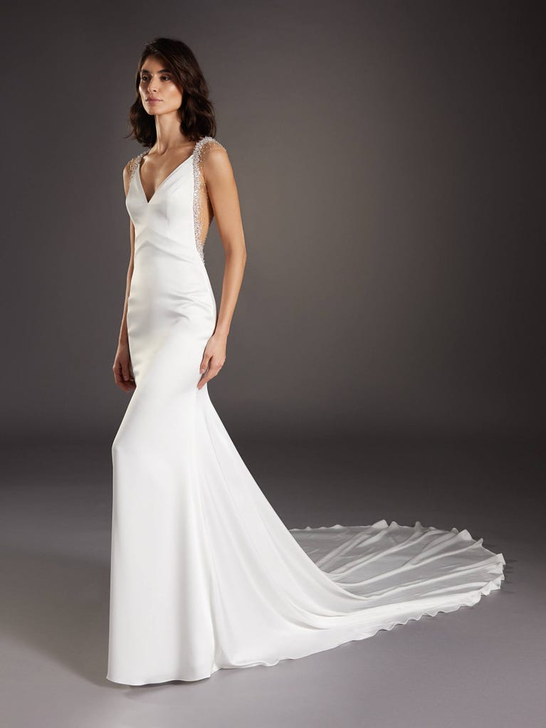Pronovias LLUM | Vestido De Novia Sirena Con Escote De Pico | Pronovias