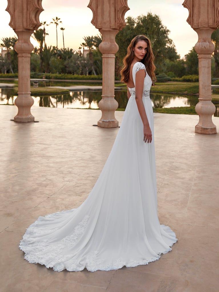 Pronovias LOLLAND | Vestido De Novia Corte En A Con Escote Barco | Pronovias