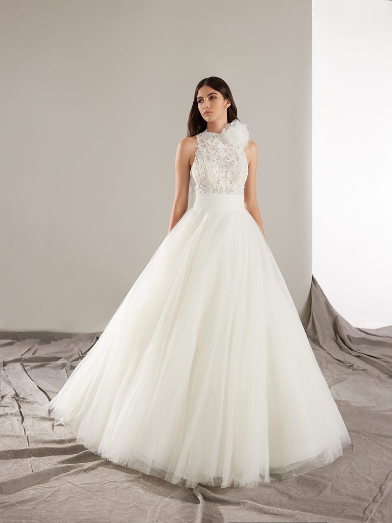 pronovias MAJOR | Vestido de novia princesa con cuello halter | Pronovias