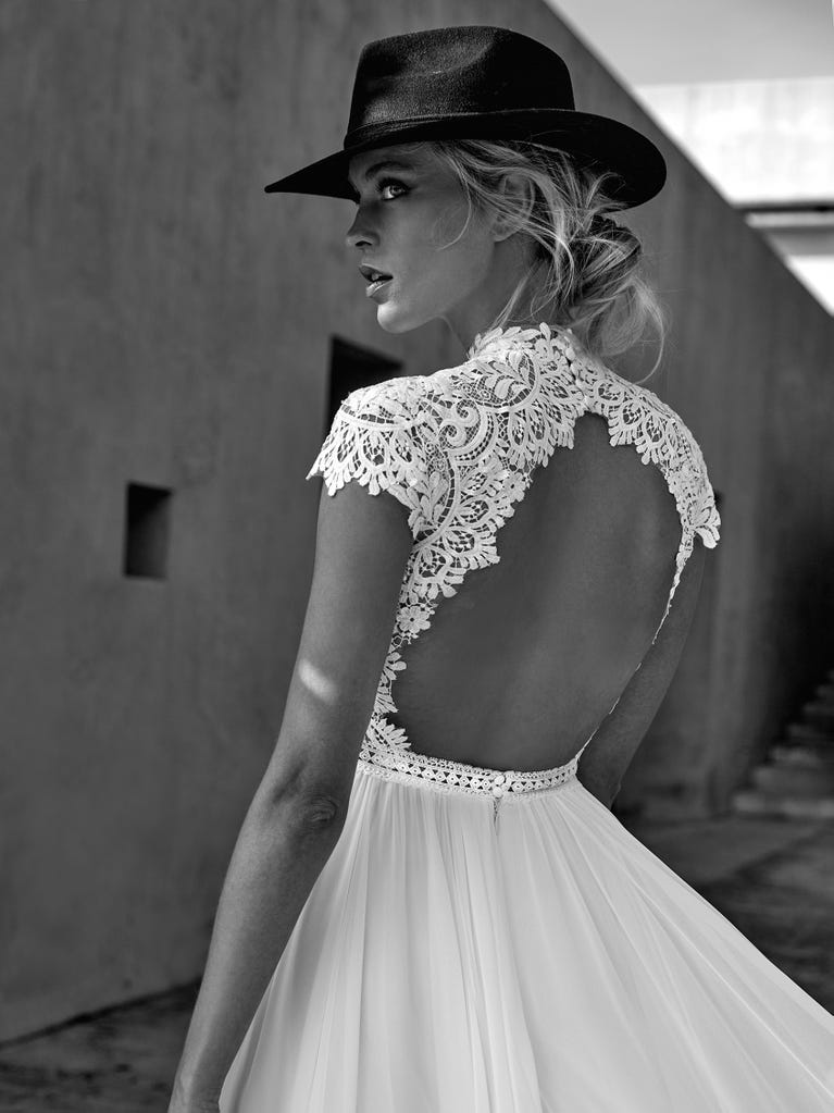 Pronovias MARBURG | Vestido De Novia Corte En A Con Cuello Cisne | Pronovias