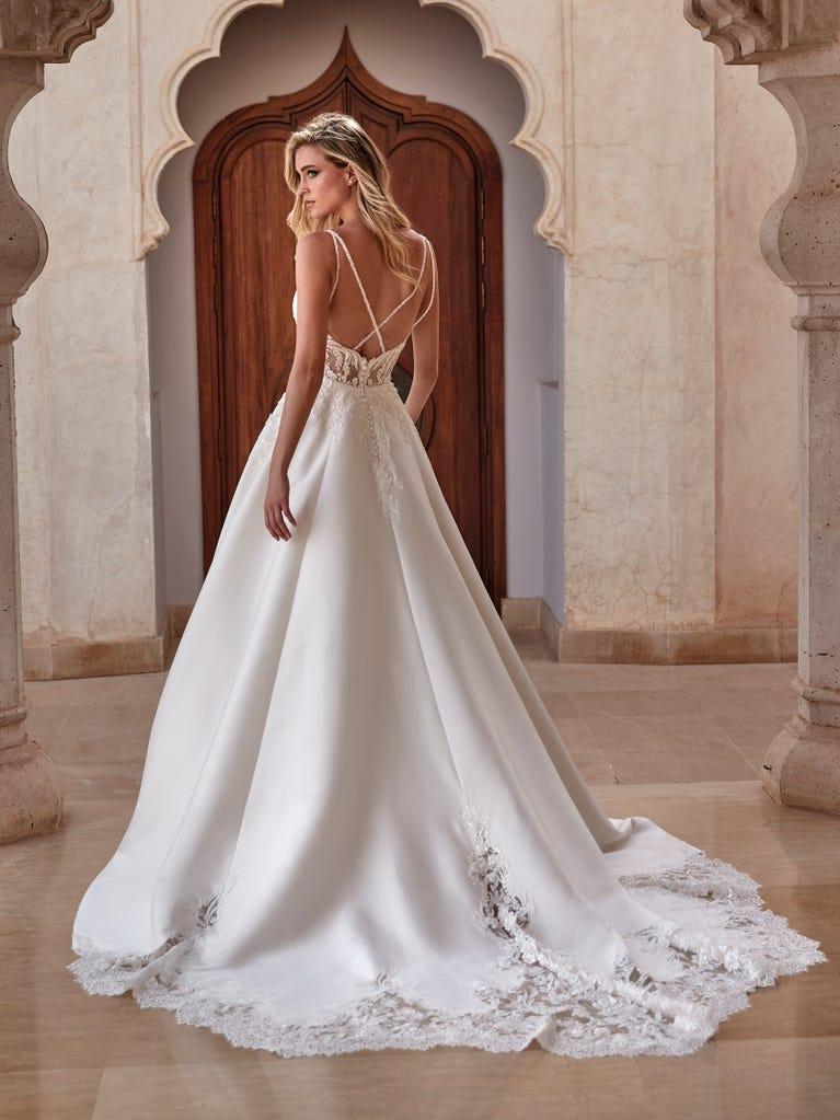 Pronovias MISTI | Vestido De Novia Corte En A Con Escote De Pico | Pronovias